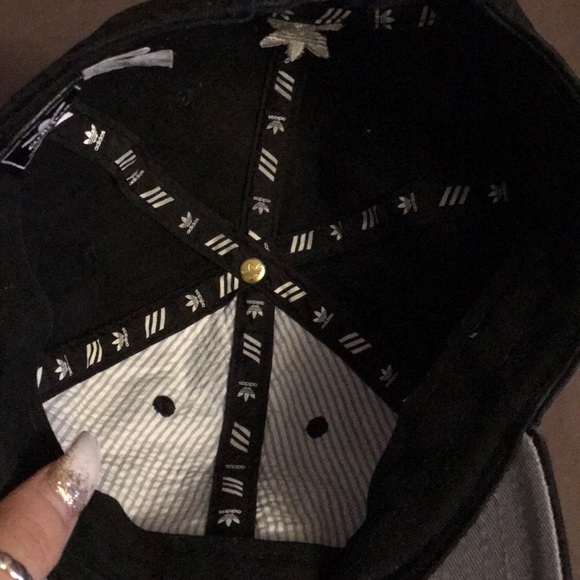 ADIDAS hat - Picture 4 of 4